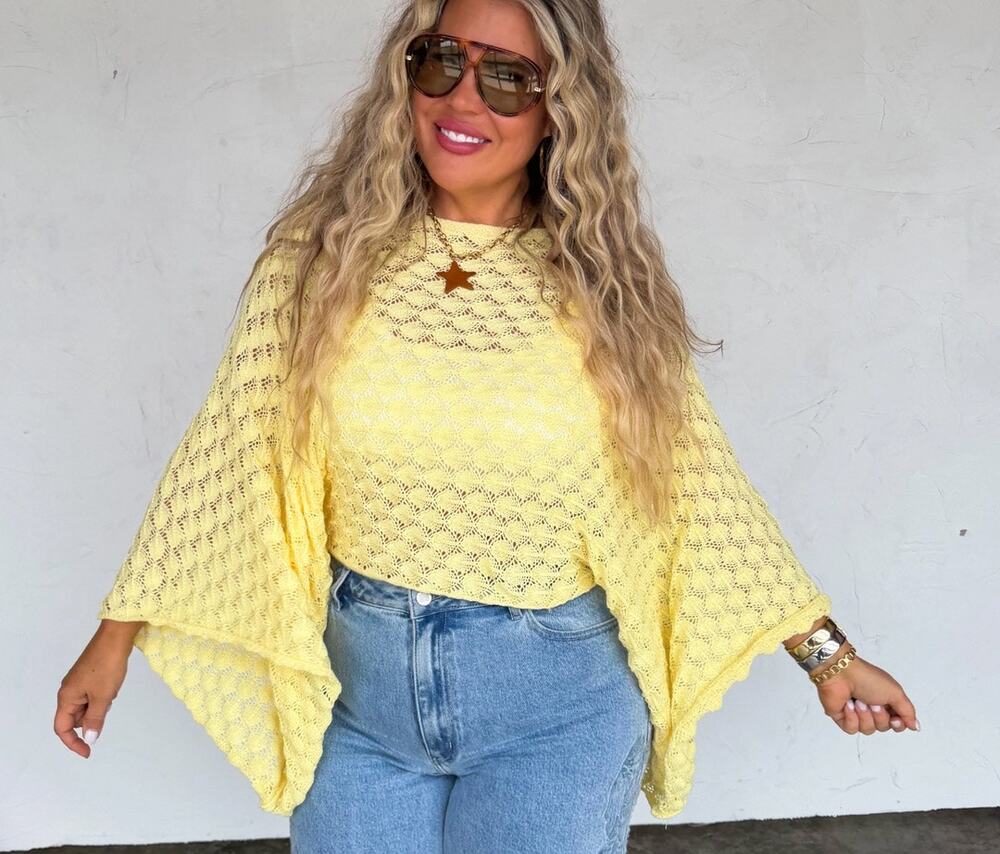 Blakely Free Spirit Top Size Medium Yellow Crochet Knit Poncho Boho